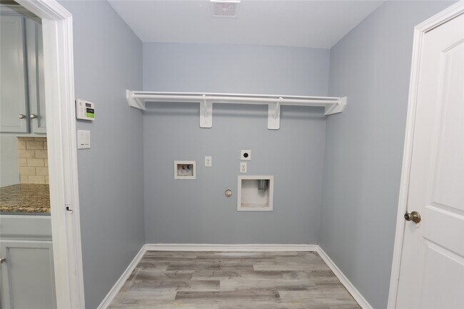 Building Photo - 9218 Mission Arbor Ln