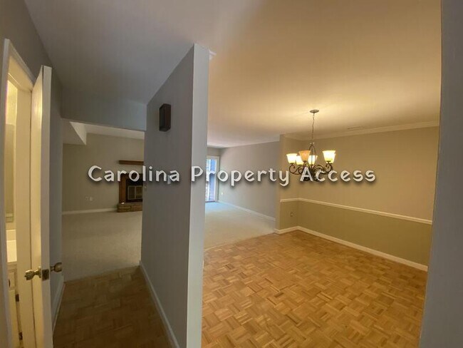 Building Photo - 33 Willow Bridge Dr