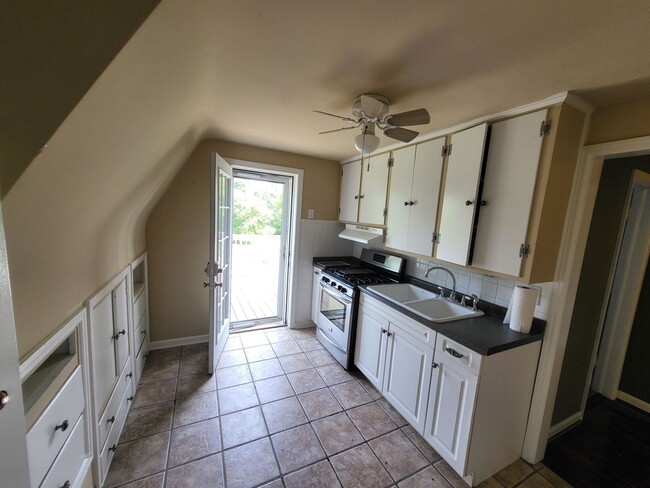 Building Photo - Spacious 4-Bedroom Carriage House with Hea...