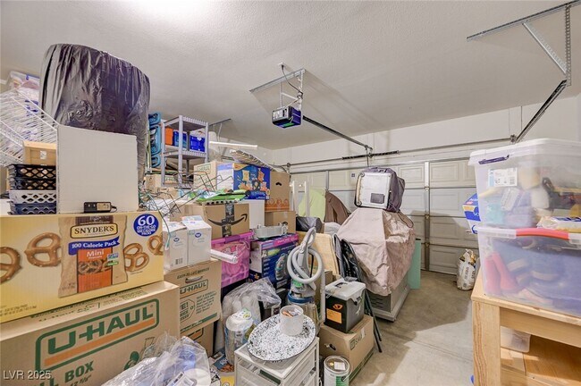 Building Photo - 9408 Santana Siesta Ave