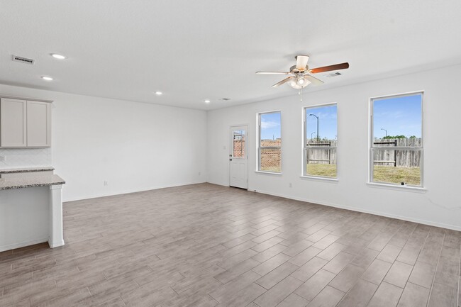 Building Photo - 5742 Aurora Grns Ln