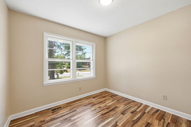 Building Photo - 5914 Ormskirk Dr