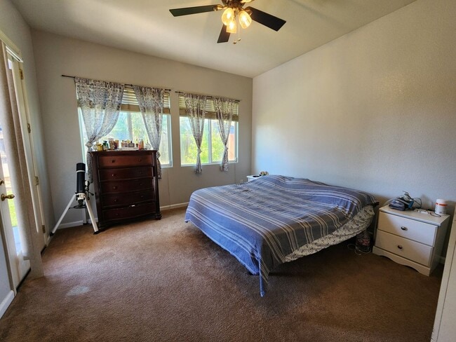 Building Photo - Beautiful Newman Home!