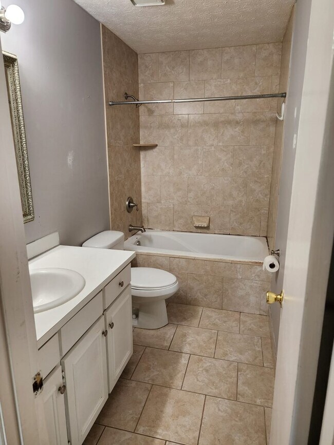 Building Photo - 946 Elysium Dr