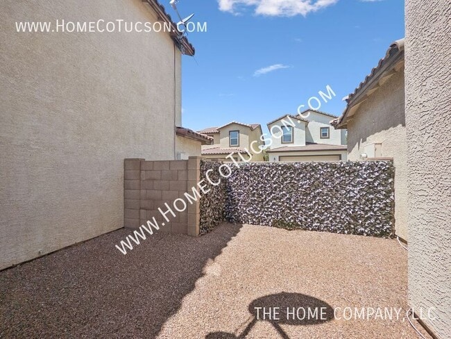 Building Photo - 5749 E Bellow Ln