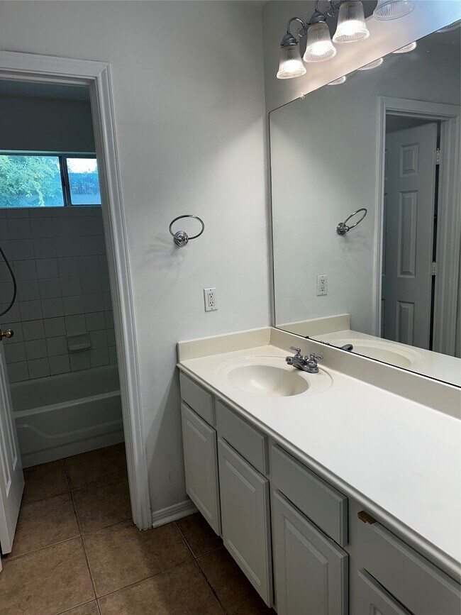 Building Photo - 15303 Marden Ct