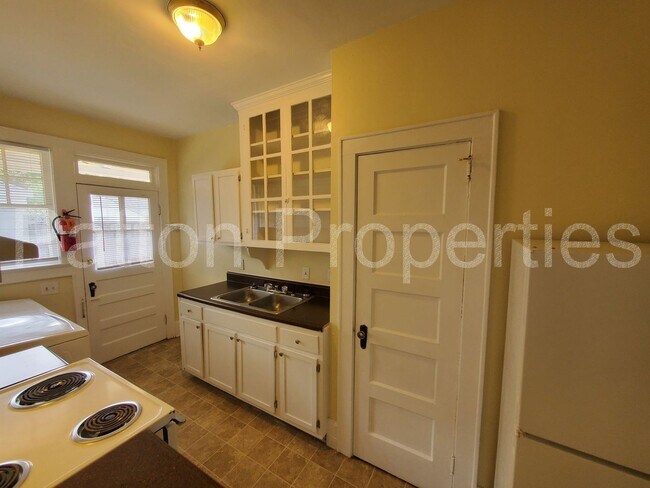 Building Photo - 3412-3414 Blossom Street - Inside CoC - R1...