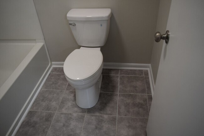 Building Photo - 668 Bartons Landing Pl