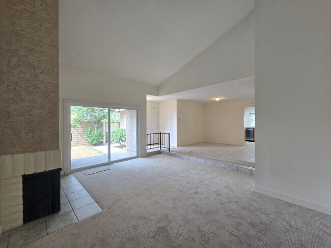 Building Photo - Victoria Neighborhood Single Story Home