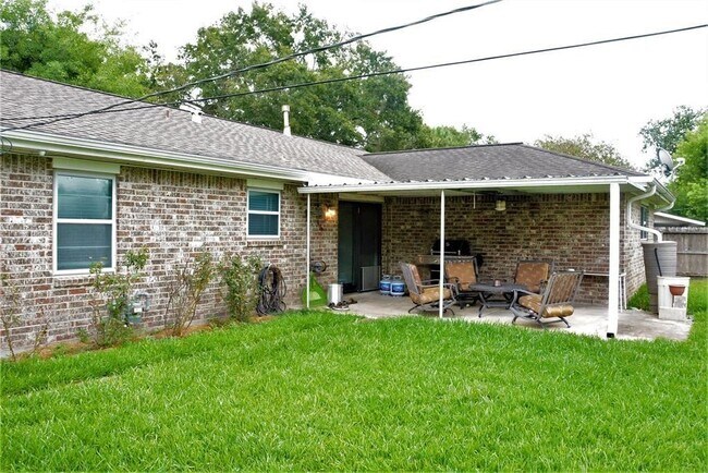 Building Photo - 11210 Sageoak Dr