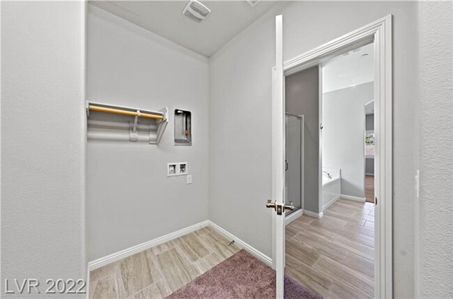 Building Photo - 4 bed+loft Green Valley Home w/City Views