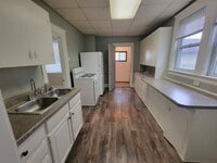 Building Photo - AVAILABLE JUNE - 4 Bed 1 Bath Located In East Hillside