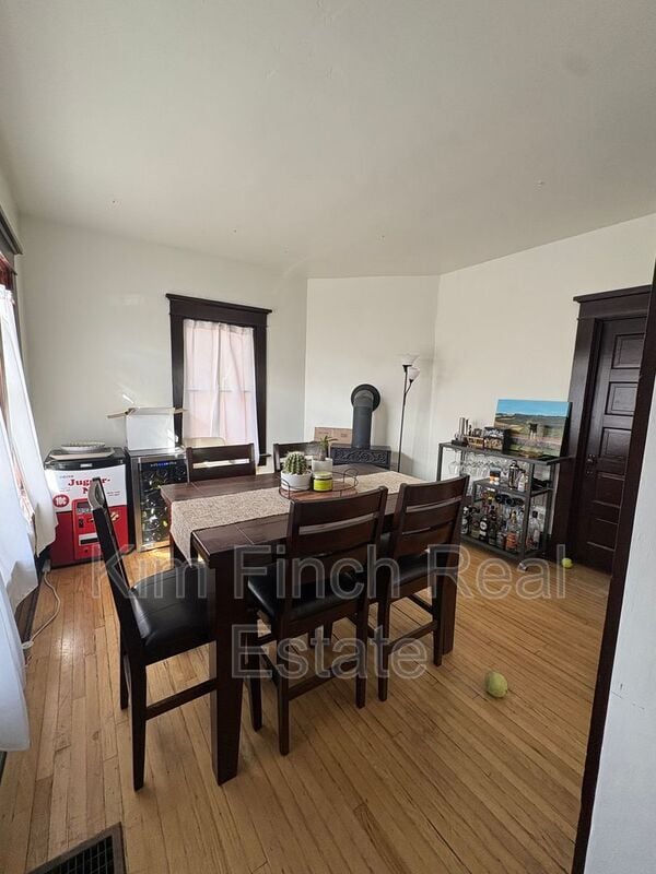 Building Photo - 1149 S Lk St