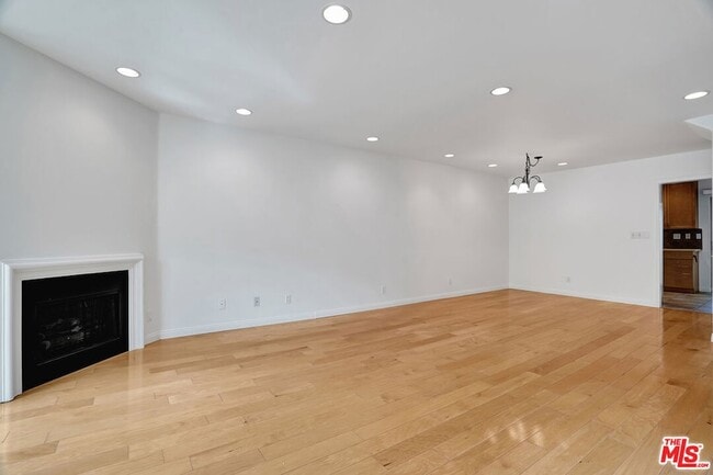 Building Photo - 14101 Dickens St