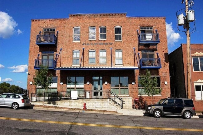 Building Photo - 127 5th St NE