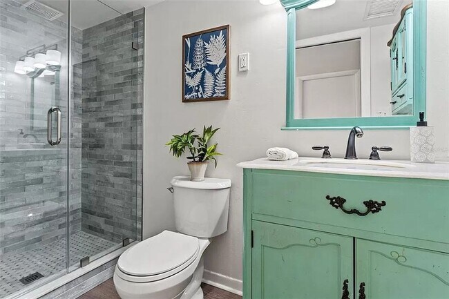 Building Photo - Heights updated bungalow - price reduced!