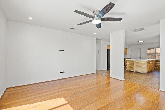 Building Photo - 73425 San Nicholas Ave