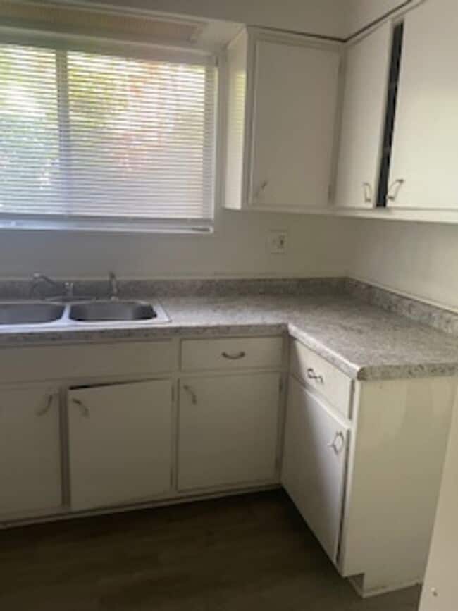 Building Photo - 623 Clifton Dr