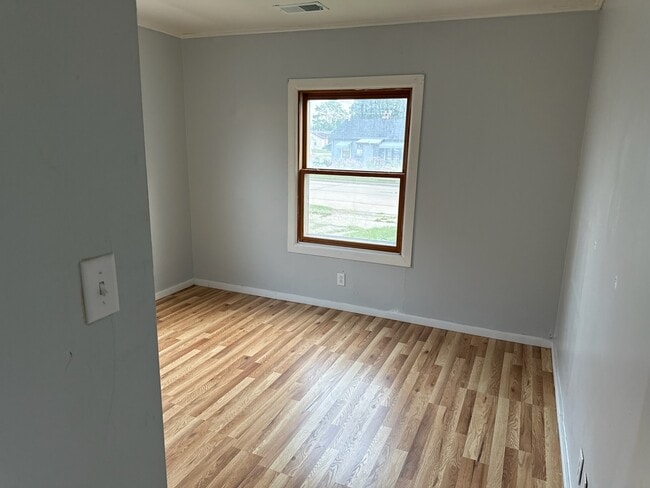 Building Photo - 4521 Victory Ave