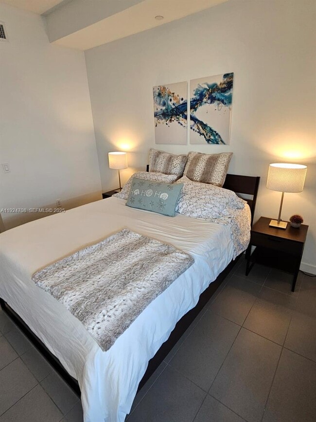 Building Photo - 1600 NE 1st Ave