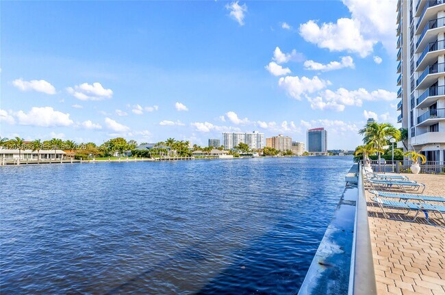 Building Photo - 2049 S Ocean Dr
