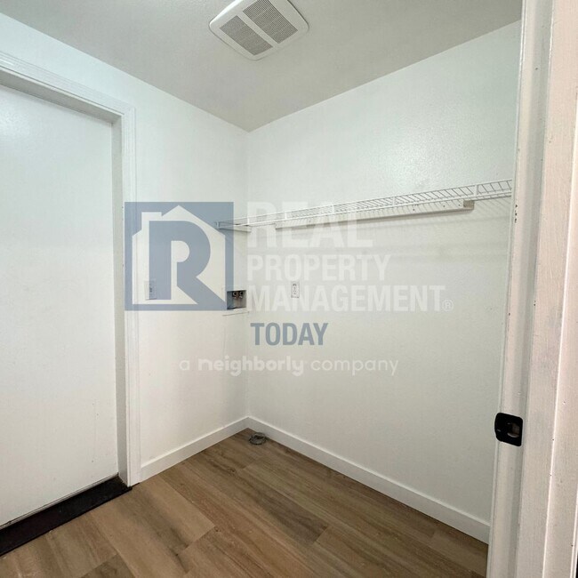 Building Photo - Yang - 334/336 (Olympic Group)