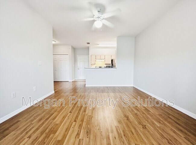 Building Photo - 5463 Vineland Rd