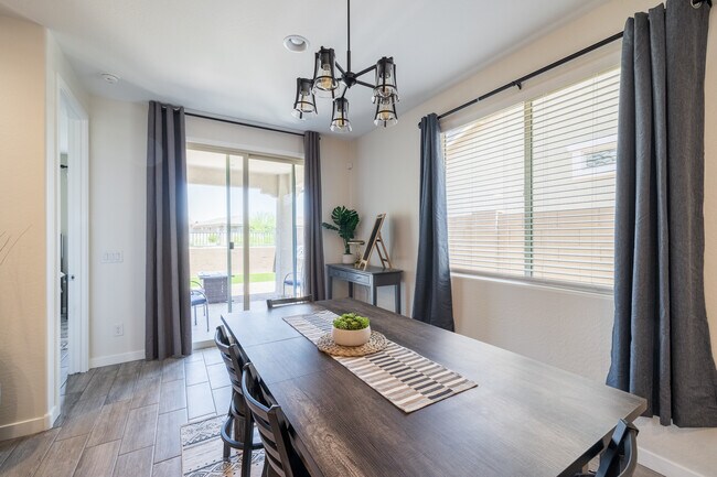 Dining area leading to rear yard - 8924 W Solano Dr