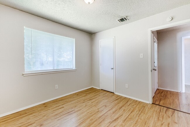 Building Photo - 7406 Amherst Dr