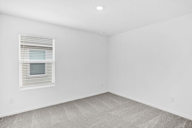 Building Photo - 835 Madrono Dr