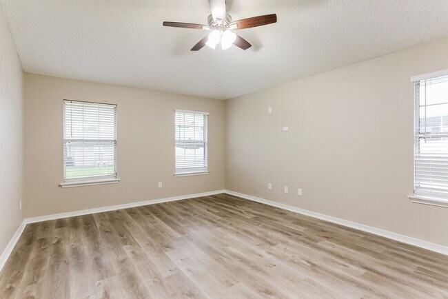 Building Photo - 7524 Westland Oaks Dr