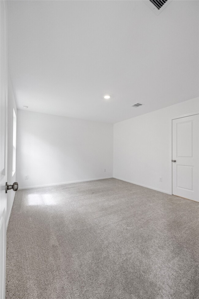 Building Photo - 915 Songbird Ln