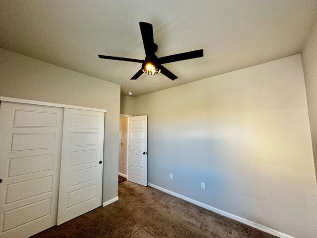 Building Photo - "Experience Spacious Living in Elizabeth!"