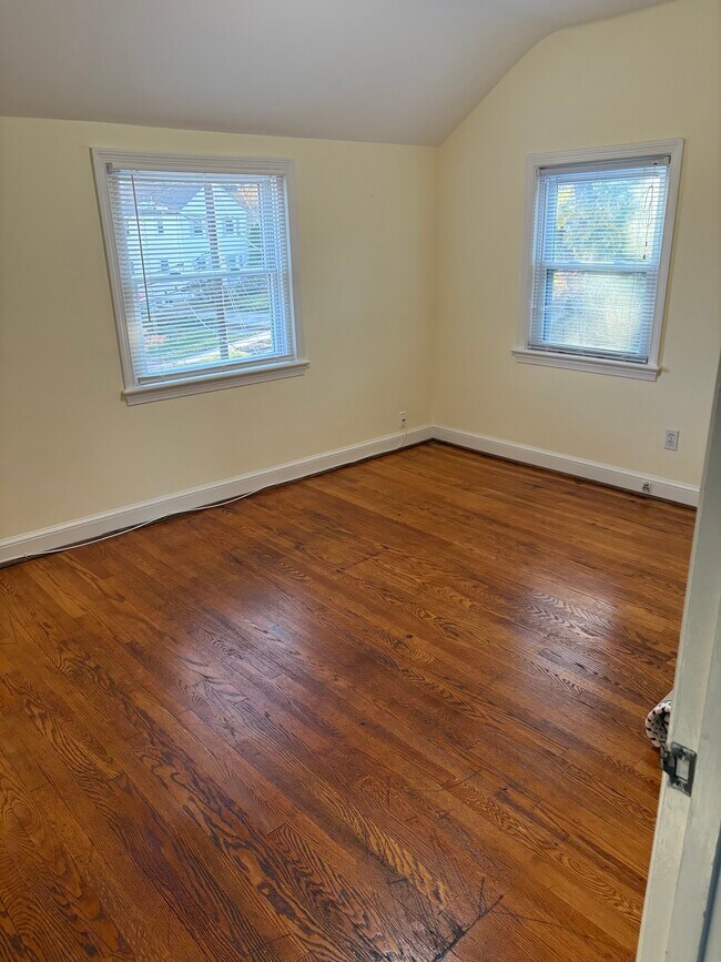 Building Photo - 22 Kentbury Way