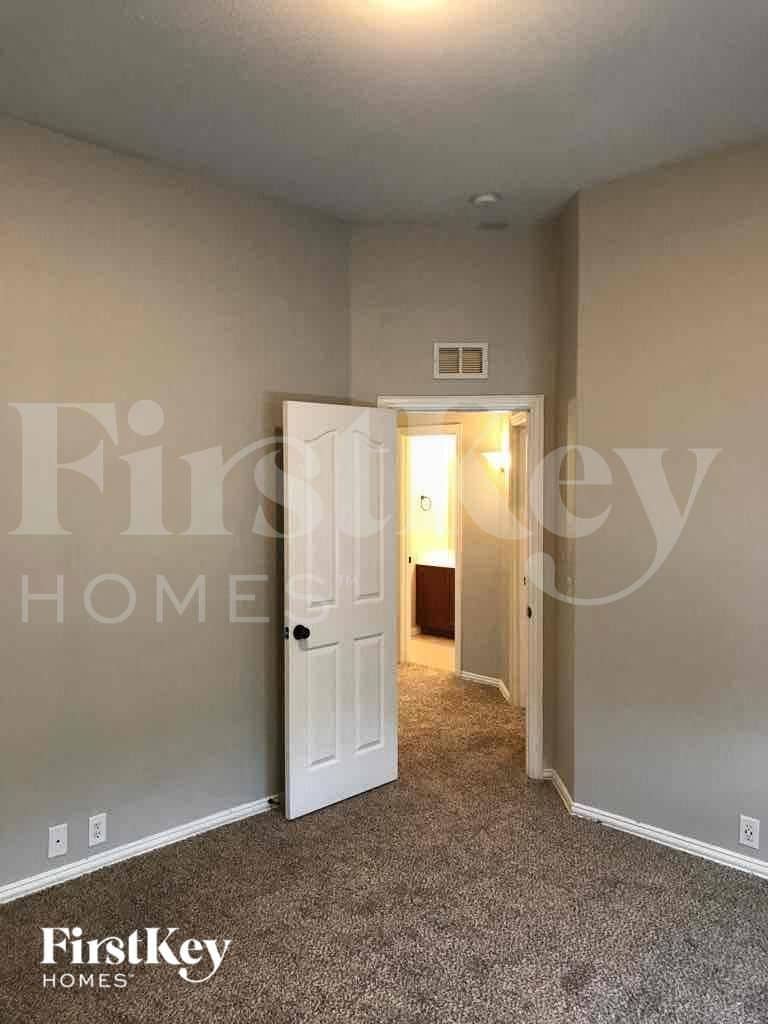 Building Photo - 612 Celeste Ln