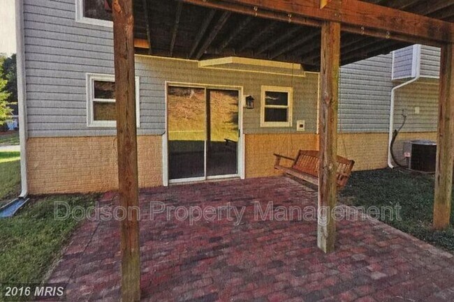 Building Photo - 8 Cathedral Ln