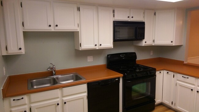 Building Photo - Great Town Home in Fantastic Location