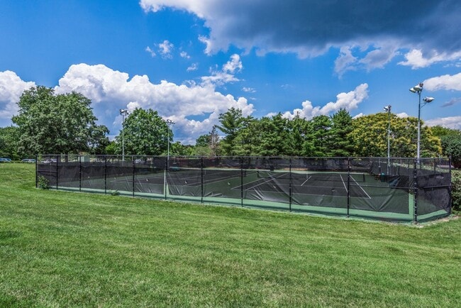 Building Photo - Beautiful Two Bedroom Green Hills Condo Wi...