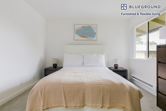 Building Photo - 10870 N Stelling Rd