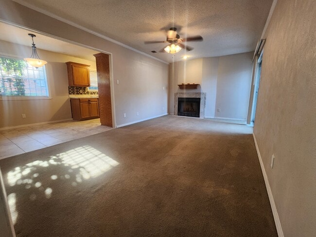 Building Photo - 2425 Kristen Dr