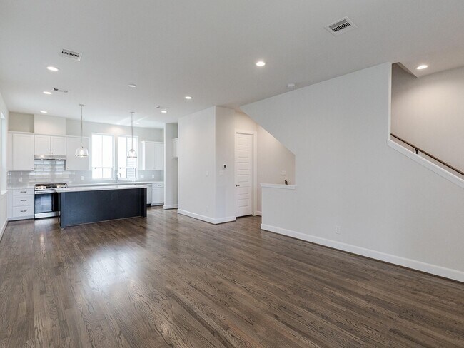 Building Photo - 2808 Grand Fountains Dr