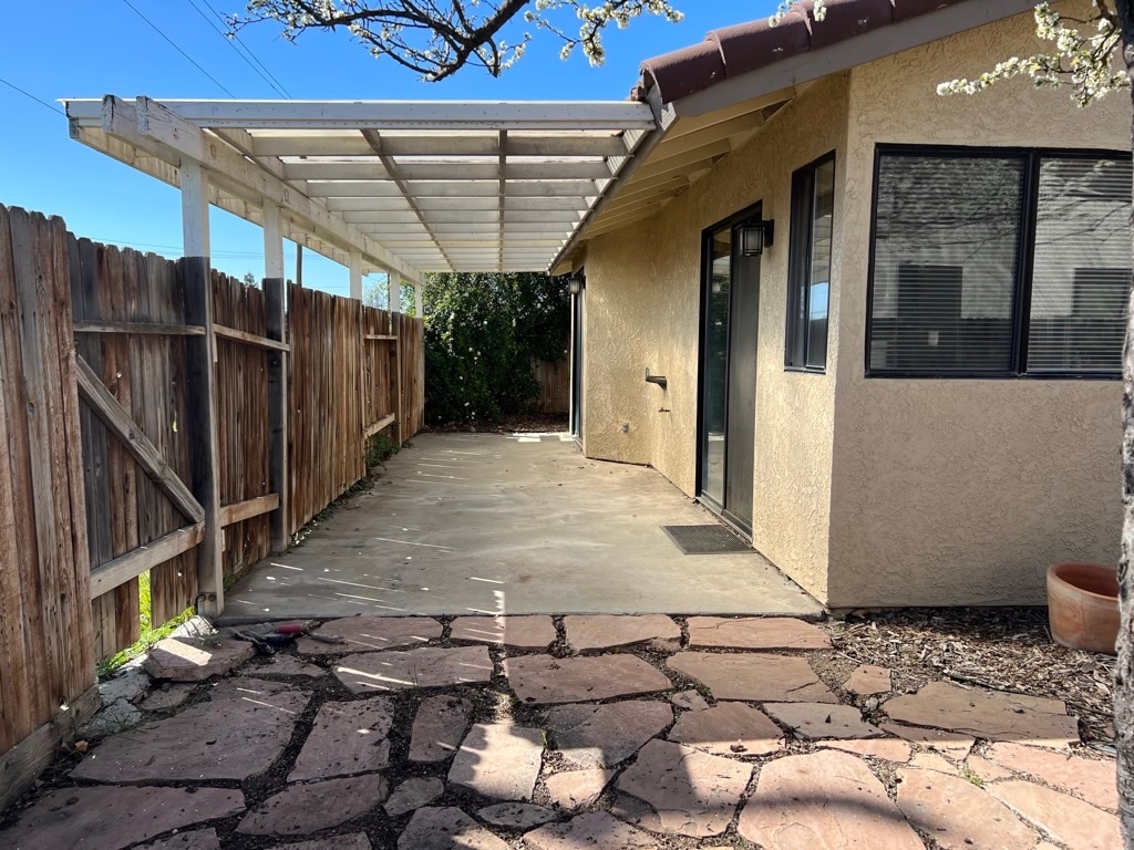 Covered back patio - 212 Oak Meadow Ln