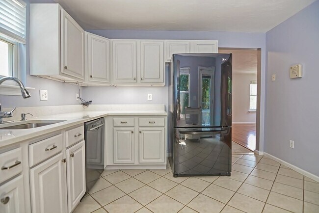 Building Photo - 35 Lilac Cir