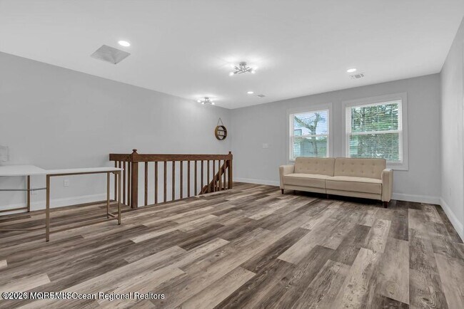 Building Photo - 1143-1145-1145 Roe Ave