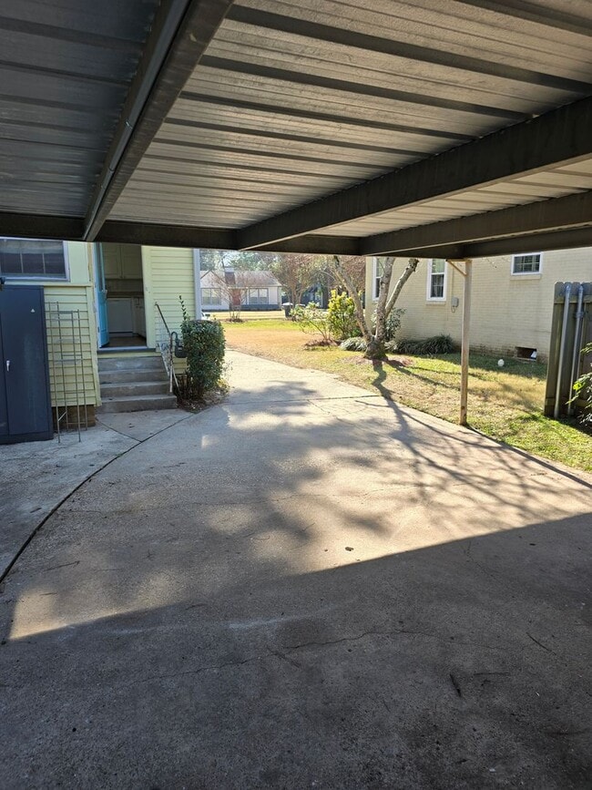 Building Photo - Broadmoor Historical  3 Bedroom 2 Bathroom