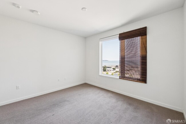 Building Photo - 52 Innes Ct