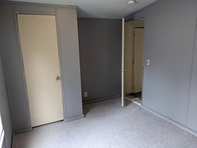 Building Photo - 16 Eastwood Dr