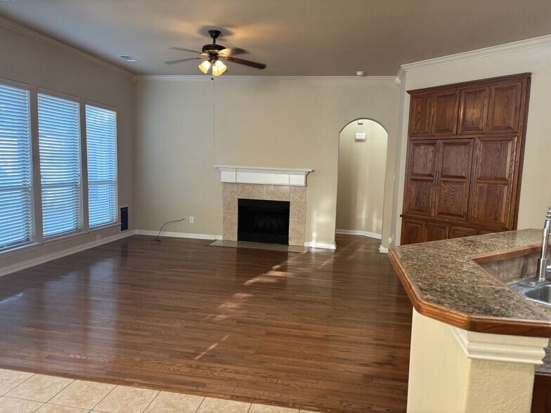 Building Photo - 552 Palomino Way