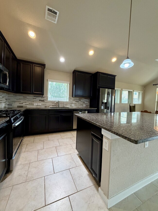 Building Photo - 646 Ridge Lawn Dr