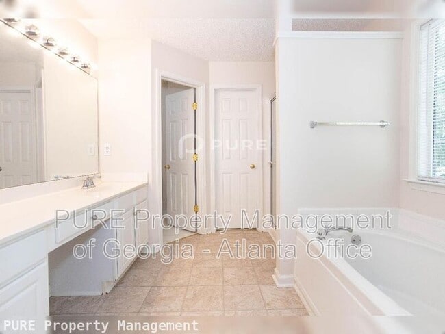 Building Photo - 3468 Chastain Glen Ln NE